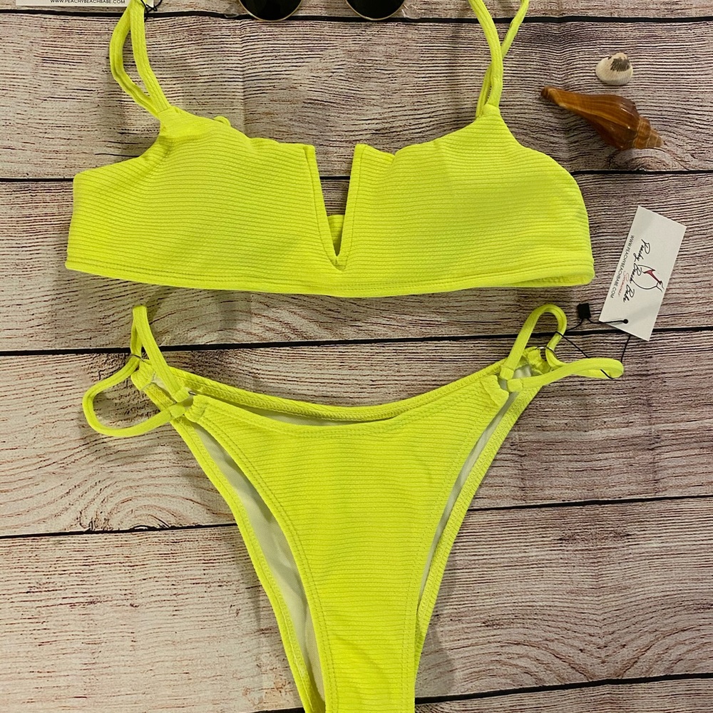 Ready for vacay set in lime green